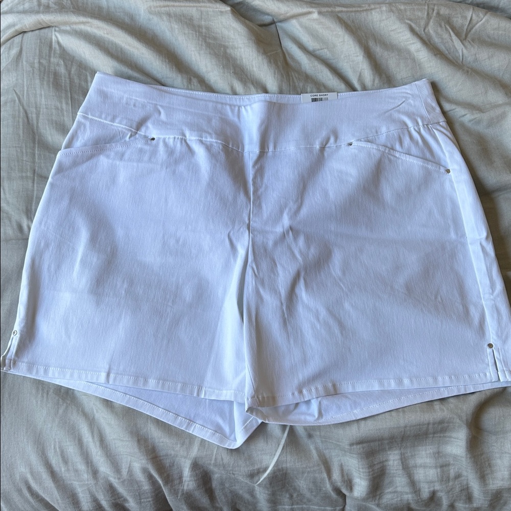 International Concepts Women's white Shorts, size 16W PETITE, NWT
